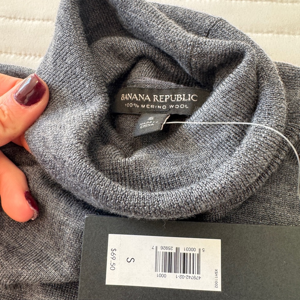 Banana Republic Charcoal Merino Wool Turtleneck - Picture 2 of 2